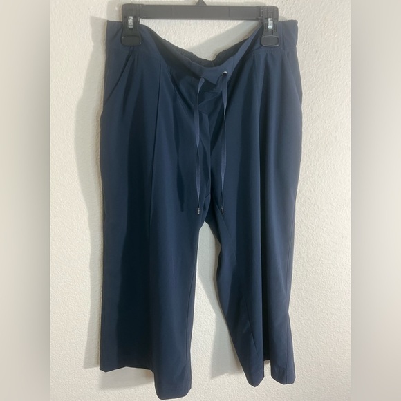Size 14 Athleta women’s Drawstring crop Pant - Picture 3 of 7